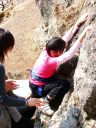 理紗さんは自分の力で岩場まで登ってきました。そして更に…